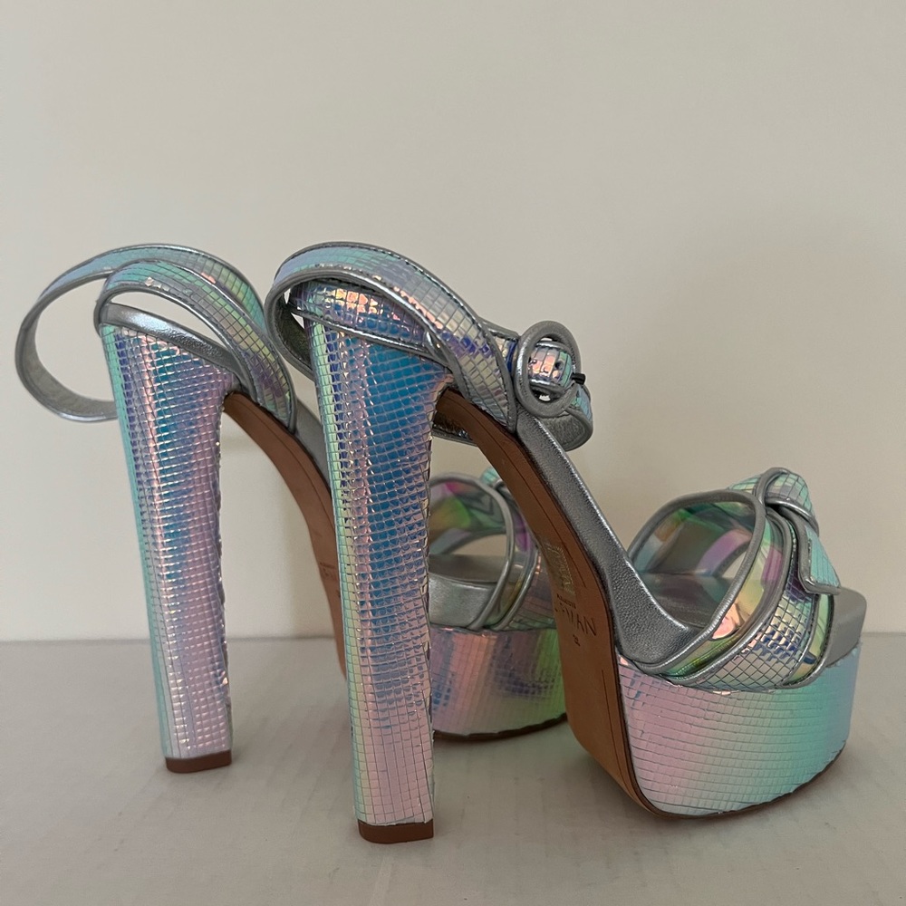Alexandre Birman Clarita Metallic Leather Platform Sandals - Picture 5 of 15
